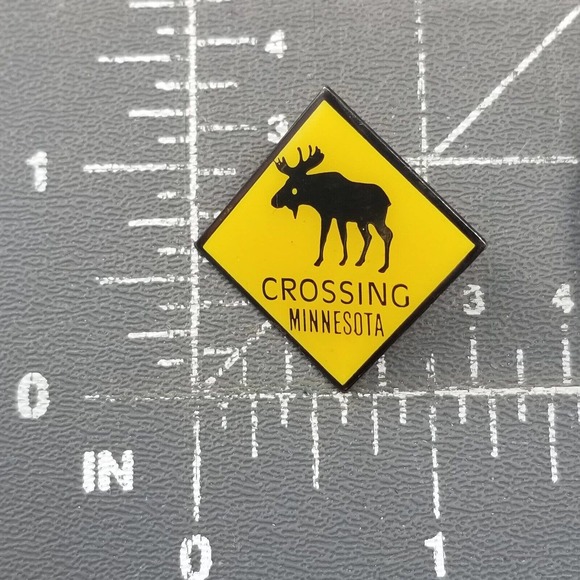 Moose Crossing Minnesota Warning Sign Animal Yellow Brown Lapel Pin Souvenir - Picture 2 of 4